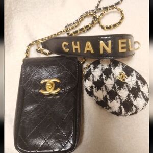 Brand New Novelty Smartphone Crossbody And Detachable Pouch With Box